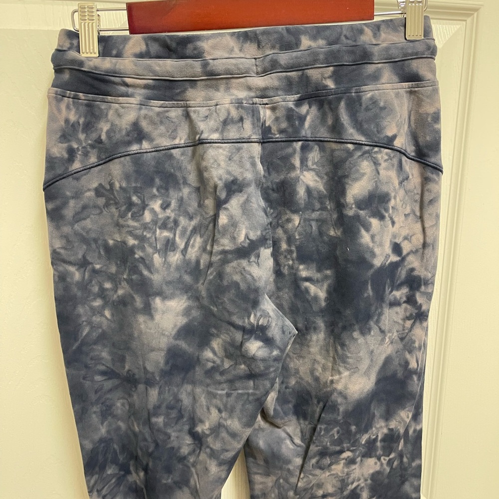 Lululemon Dye Pattern Cropped Joggers - image 6
